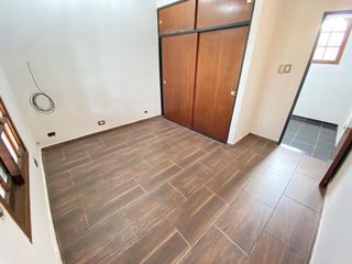 Casa 5 ambientes con patio, terraza y cochera - Acepta propiedad menor valor