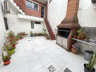 Casa 5 ambientes con patio, terraza y cochera - Acepta propiedad menor valor