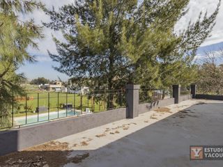 Casa en venta - 4 Dormitorios 6 Baños 2 Cocheras - 1800Mts2 - Abasto [FINANCIADA]