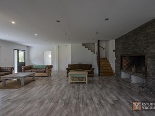 Casa en venta - 4 Dormitorios 6 Baños 2 Cocheras - 1800Mts2 - Abasto [FINANCIADA]