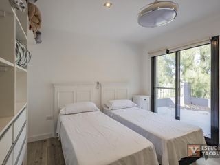 Casa en venta - 4 Dormitorios 6 Baños 2 Cocheras - 1800Mts2 - Abasto [FINANCIADA]