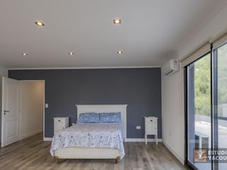 Casa en venta - 4 Dormitorios 6 Baños 2 Cocheras - 1800Mts2 - Abasto [FINANCIADA]