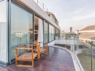 Foto 42 de VENTA CON RENTA Especatucular casa moderna de diseño, lote al lago , 4 dorm. en suite
