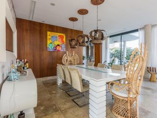 Foto 4 de VENTA CON RENTA Especatucular casa moderna de diseño, lote al lago , 4 dorm. en suite