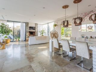 Foto 6 de VENTA CON RENTA Especatucular casa moderna de diseño, lote al lago , 4 dorm. en suite
