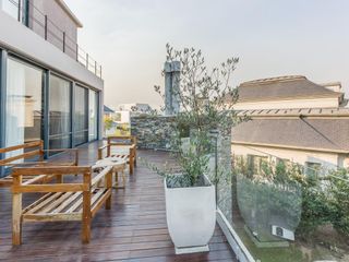 Foto 38 de VENTA CON RENTA Especatucular casa moderna de diseño, lote al lago , 4 dorm. en suite