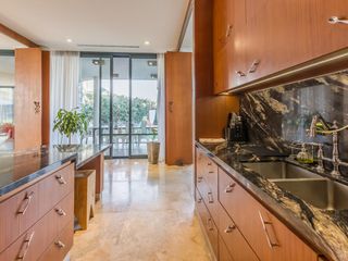 Foto 11 de VENTA CON RENTA Especatucular casa moderna de diseño, lote al lago , 4 dorm. en suite