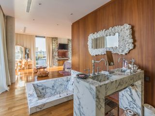 Foto 36 de VENTA CON RENTA Especatucular casa moderna de diseño, lote al lago , 4 dorm. en suite