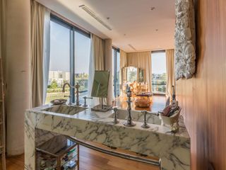 Foto 35 de VENTA CON RENTA Especatucular casa moderna de diseño, lote al lago , 4 dorm. en suite
