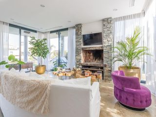 Foto 3 de VENTA CON RENTA Especatucular casa moderna de diseño, lote al lago , 4 dorm. en suite