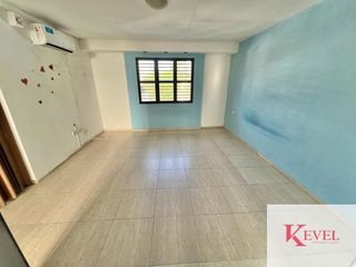 CASA CENTRICA DE 3 DORMITORIOS Y PILETA