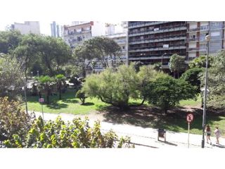 Depto de 2 amb. externo, vista frontal a la Plaza Alberdi y lateral al mar desde balcón.