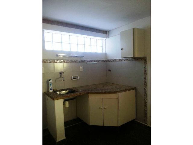 INMOBILIARIA FLORES ALQUILA DEPTO CALLE 25 DE MAYO 2534