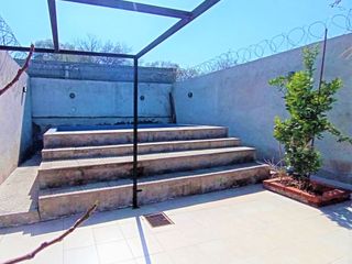 CASA EN VENTA DE 1 DORMITORIO, GARAGE Y PILETA