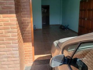 Casa en venta - 2 Dormitorios 4 Baños - Cocheras - 300Mts2 - Villa Elisa, La Plata