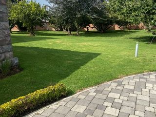 Foto 7 de Vendo Espectacular Quinta de 14500m2 en Puembo. con casa diseño Londono con piscina