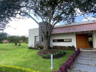 Foto 11 de Vendo Espectacular Quinta de 14500m2 en Puembo. con casa diseño Londono con piscina