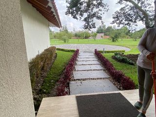 Foto 12 de Vendo Espectacular Quinta de 14500m2 en Puembo. con casa diseño Londono con piscina