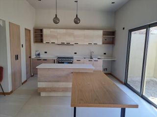 Foto 3 de casa en venta en estoril. Cod V4815