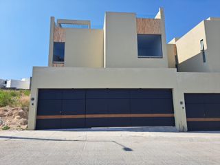 Foto 1 de casa en venta en estoril. Cod V4815