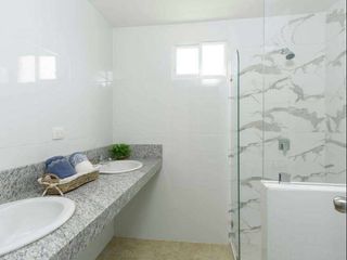 Foto 11 de Venta casa esquinera a estrenar en Urbanización CasaLaguna cerca de Riocentro Dorado