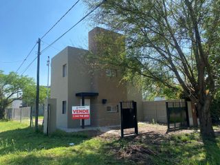 Casa de 2 dormitorios en Barrio Bosque Azul - Roldán