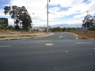 Foto 2 de VENDO O ARRIENDO TERRENO COMERCIAL, NORTE DE QUITO
