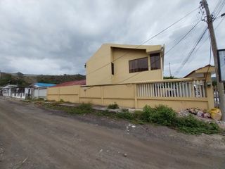 Puerto Cayo: Se Vende Casa Frente al Mar en Puerto Cayo