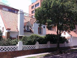 Foto 2 de ARRIENDO VENDO CASA esquinera Los Rosales De 547 M2