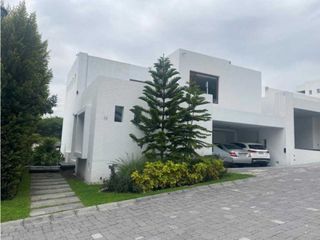 Casa con Piscina 4hab en Renta Cumbaya  Parque Algarrobos