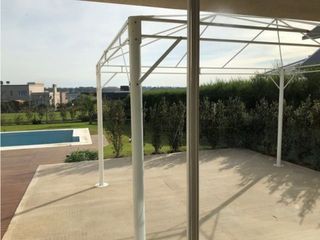 Foto 21 de Amplia Casa contemporánea 5 dormitorios y piscina barrio privado Arenas del Sur