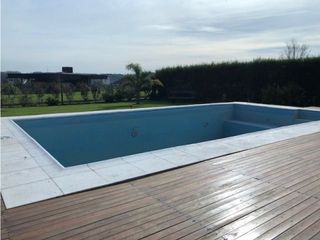 Foto 6 de Amplia Casa contemporánea 5 dormitorios y piscina barrio privado Arenas del Sur