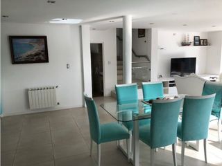 Foto 18 de Amplia Casa contemporánea 5 dormitorios y piscina barrio privado Arenas del Sur
