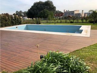 Foto 5 de Amplia Casa contemporánea 5 dormitorios y piscina barrio privado Arenas del Sur