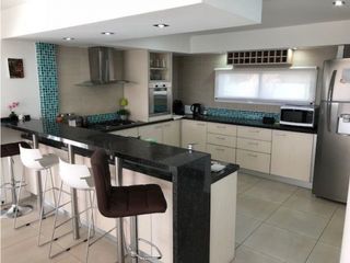 Foto 14 de Amplia Casa contemporánea 5 dormitorios y piscina barrio privado Arenas del Sur