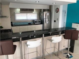 Foto 13 de Amplia Casa contemporánea 5 dormitorios y piscina barrio privado Arenas del Sur