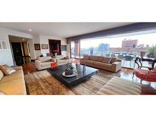 Vendo Lujoso Penthouse en Rosales. 5 cuartos + 2 estudios