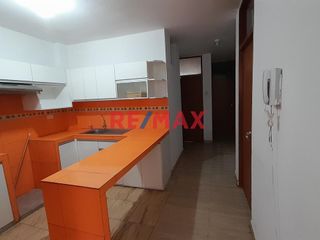 Foto 9 de DEPARTAMENTO EN VENTA EN  piso  2    a DOS CUADRAS DEL OVALO MOCHICA

 Urb Virgen de la Puerta, a una cuadra de la Av METROPOLITANA Y AV NICOLAS DE