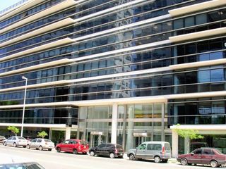 Oficina con DIVISIONES en  ALQUILER En MADERO CENTER 2cocheras al contrafrente