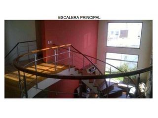 Foto 4 de VENDO FINA RESIDENCIA EN LA URB. LA PLANICIE DE CHALLAPAMPA - AREQUIPA