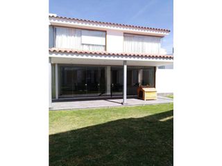 Foto 1 de VENDO FINA RESIDENCIA EN LA URB. LA PLANICIE DE CHALLAPAMPA - AREQUIPA