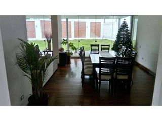 Foto 8 de VENDO FINA RESIDENCIA EN LA URB. LA PLANICIE DE CHALLAPAMPA - AREQUIPA
