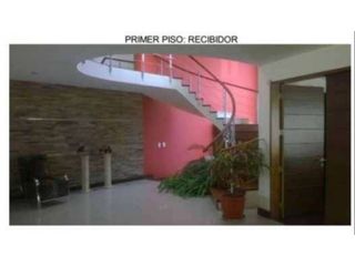 Foto 12 de VENDO FINA RESIDENCIA EN LA URB. LA PLANICIE DE CHALLAPAMPA - AREQUIPA