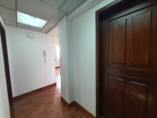 Iñaquito, Oficina en Renta, 100m2, 4 Ambientes.