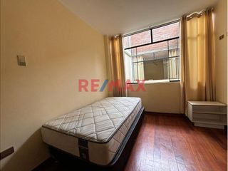 Foto 6 de ✨ ¡Oportunidad única en Trujillo! 🏡

Descubre la comodidad y estilo de vivir en un moderno departamento de ESTRENO semi amoblado de 100 m², ubicado