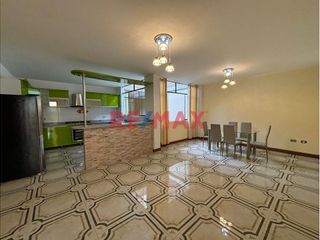 Foto 1 de ✨ ¡Oportunidad única en Trujillo! 🏡

Descubre la comodidad y estilo de vivir en un moderno departamento de ESTRENO semi amoblado de 100 m², ubicado
