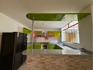 Foto 9 de ✨ ¡Oportunidad única en Trujillo! 🏡

Descubre la comodidad y estilo de vivir en un moderno departamento de ESTRENO semi amoblado de 100 m², ubicado