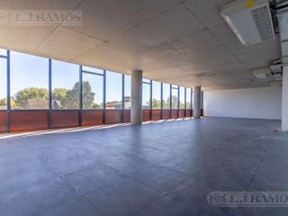 Venta de oficina de 189 m2 en Las Lomas de San Isidro