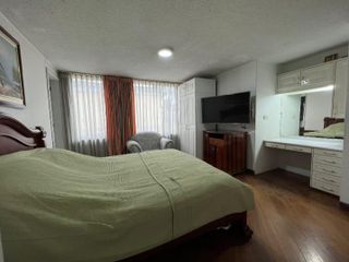 Venta de Departamento, 220m2,  4 dormitorios, con 5 baños y  1  parqueadero Norte de Quito
