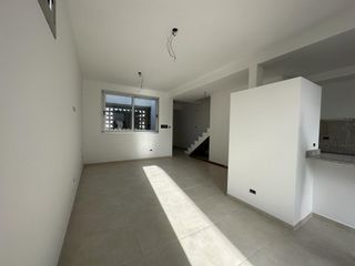 Casa tipo dúplex en Venta, La Plata de 3 ambientes